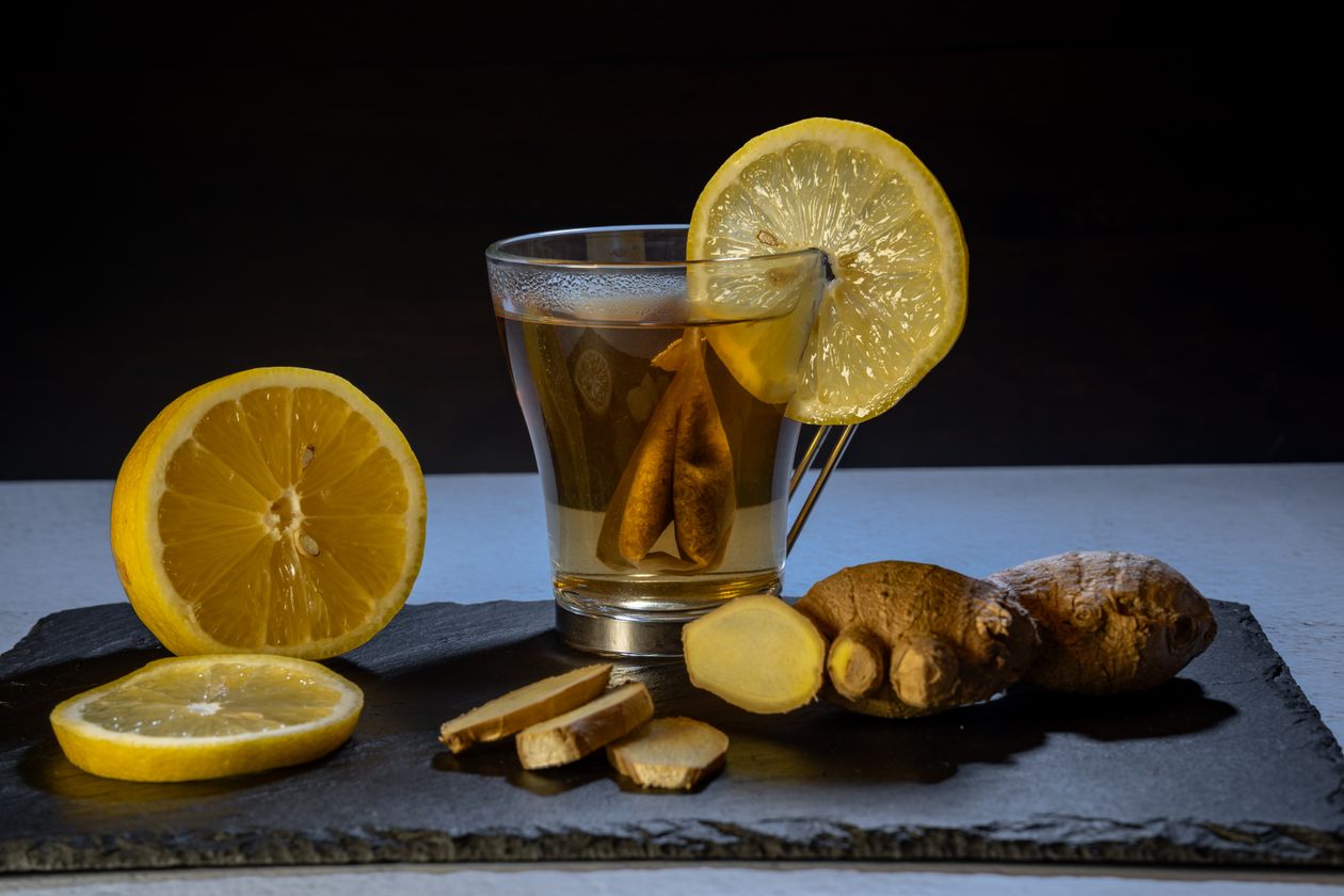 Agua de jengibre y limón: beneficios, para qué sirve y cómo prepararla